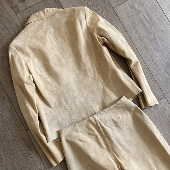 Genuine Leather Danier Painted Set! - Picture 10 of 10